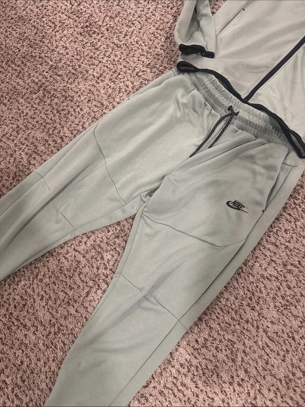 Men’s Sage Nike tech